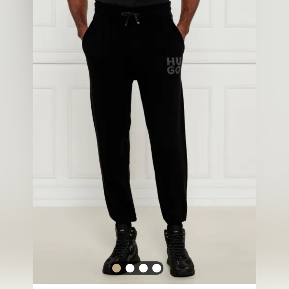 HUGO
jacquard-logo trousers